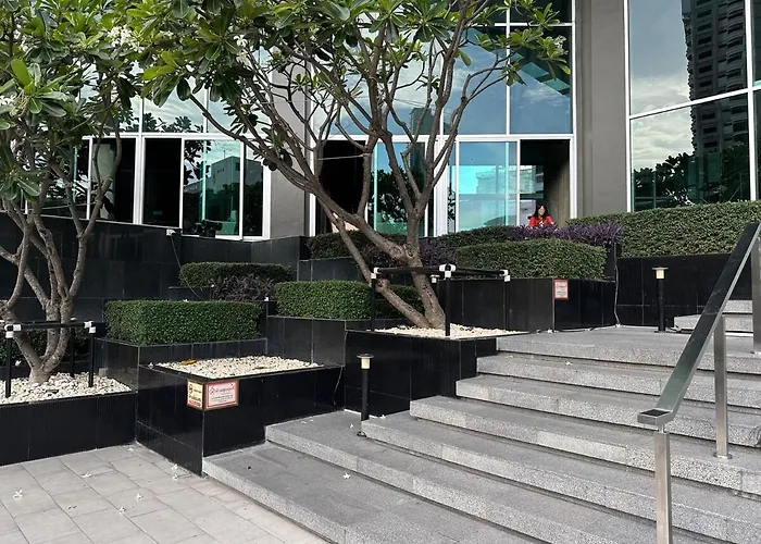 Condo, 3-min Walk To Bts, Sky Pool, Gym, Wifi, Self Check-in At Pickup Point * Bangkok