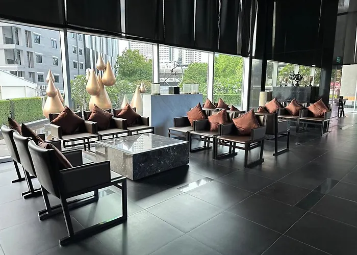 Condo, 3-min Walk To Bts, Sky Pool, Gym, Wifi, Self Check-in At Pickup Point Bangkok