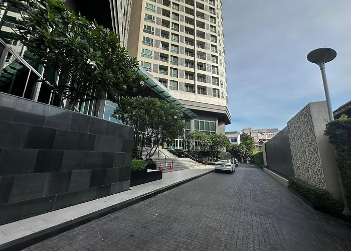 Condo, 3-min Walk To Bts, Sky Pool, Gym, Wifi, Self Check-in At Pickup Point * Bangkok