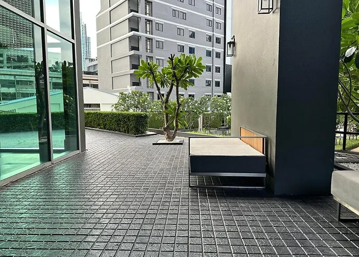 Condo, 3-min Walk To Bts, Sky Pool, Gym, Wifi, Self Check-in At Pickup Point Bangkok