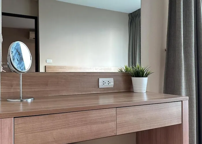 Condo, 3-min Walk To Bts, Sky Pool, Gym, Wifi, Self Check-in At Pickup Point