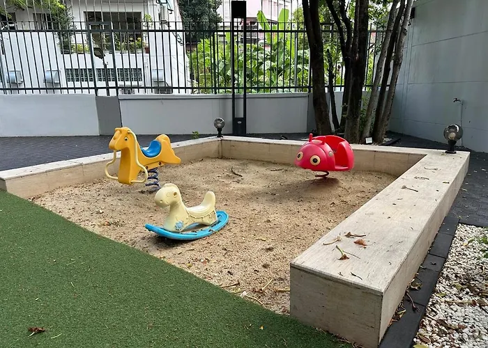 Condo, 3-min Walk To Bts, Sky Pool, Gym, Wifi, Self Check-in At Pickup Point *