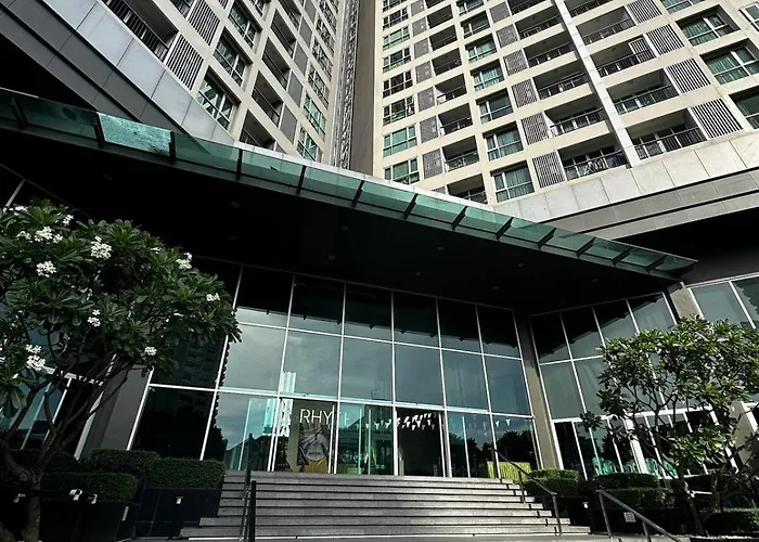 Condo, 3-min Walk To Bts, Sky Pool, Gym, Wifi, Self Check-in At Pickup Point Bangkok