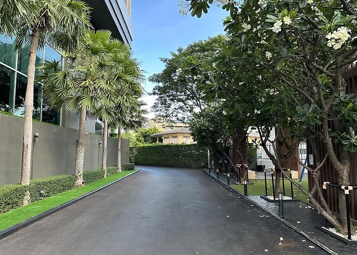 Condo, 3-min Walk To Bts, Sky Pool, Gym, Wifi, Self Check-in At Pickup Point *