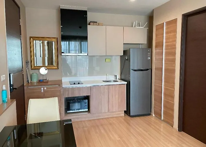 Condo, 3-min Walk To Bts, Sky Pool, Gym, Wifi, Self Check-in At Pickup Point * Bangkok