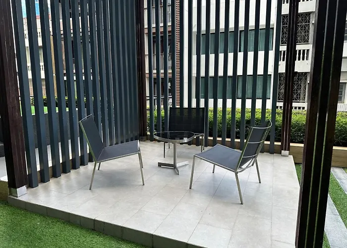 Condo, 3-min Walk To Bts, Sky Pool, Gym, Wifi, Self Check-in At Pickup Point